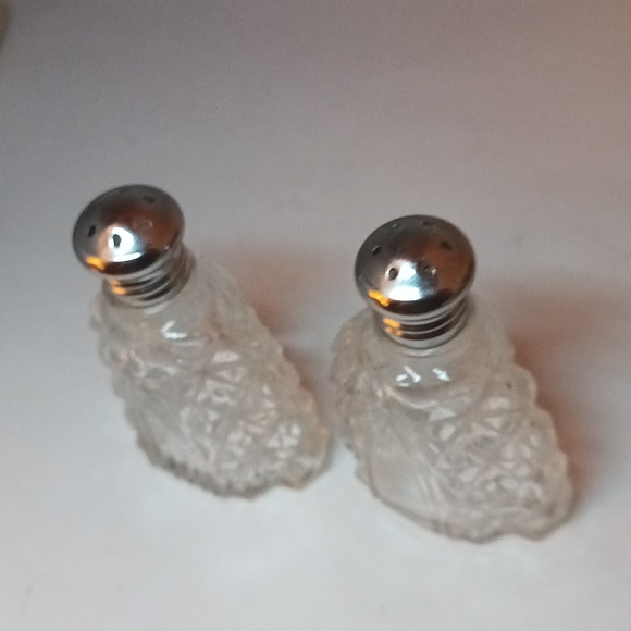 Vintage Cut Glass Salt And Pepper Shakers Triangle Art Deco Pattern - Picture 6 of 6